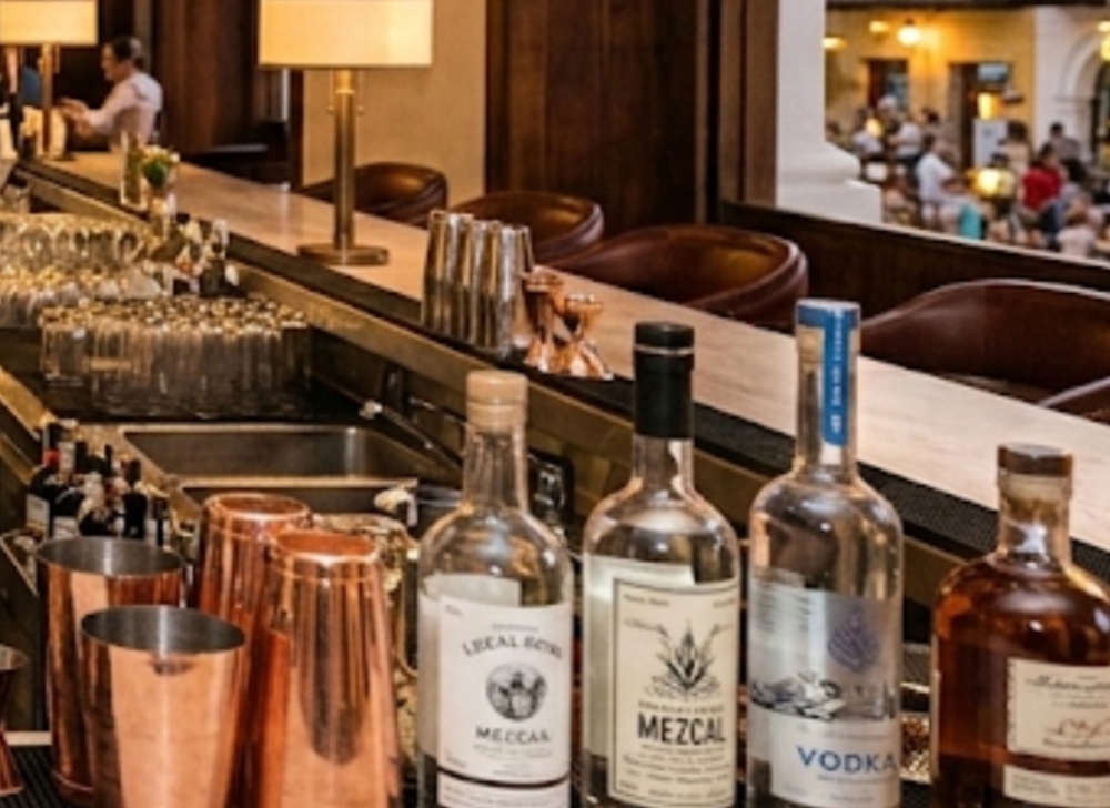 Bartender de Élite en el Corazón del Poblado